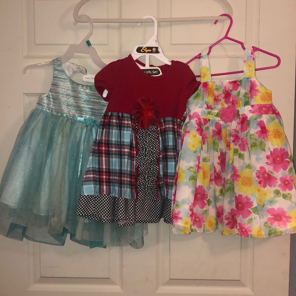 Three 2T Toddler Dresses 👗 (((make and offer)))